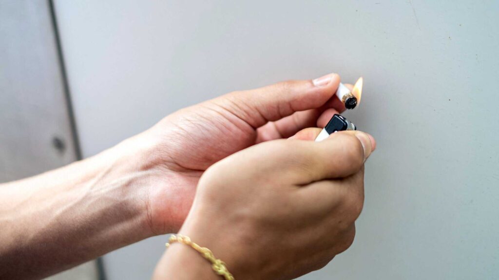 how to properly light a joint